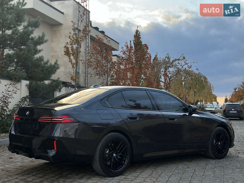 Седан BMW 5 Series 2024 в Львові