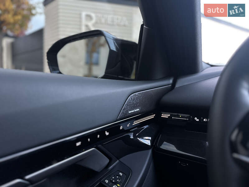 Седан BMW 5 Series 2024 в Львові