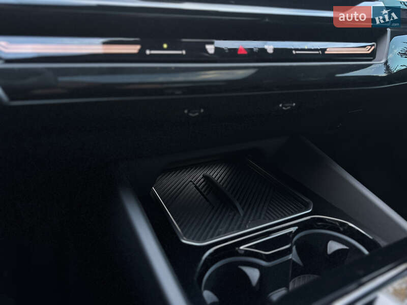 Седан BMW 5 Series 2024 в Львові