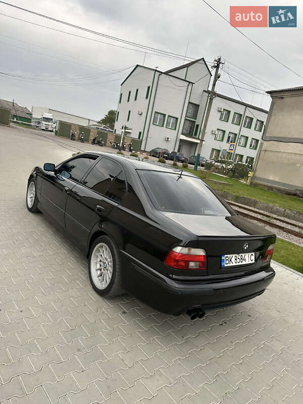 Седан BMW 5 Series 2001 в Рокитном