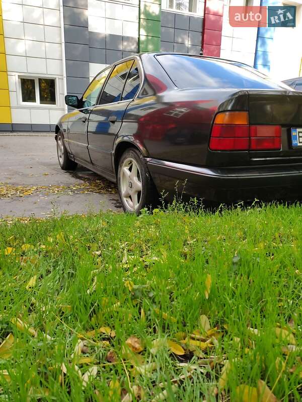 Седан BMW 5 Series 1993 в Кропивницькому