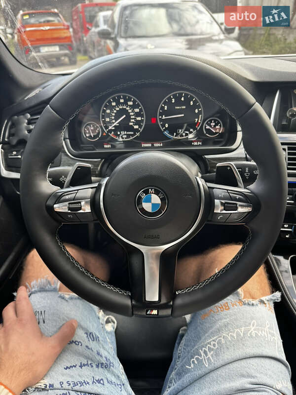 Седан BMW 5 Series 2015 в Львові