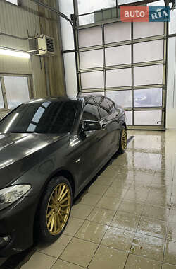 Седан BMW 5 Series 2012 в 
