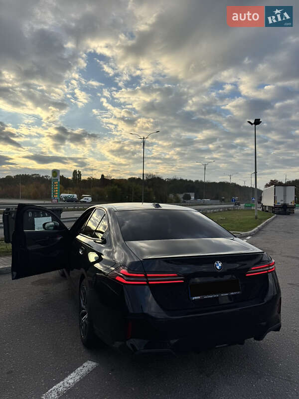 Седан BMW 5 Series 2023 в Киеве