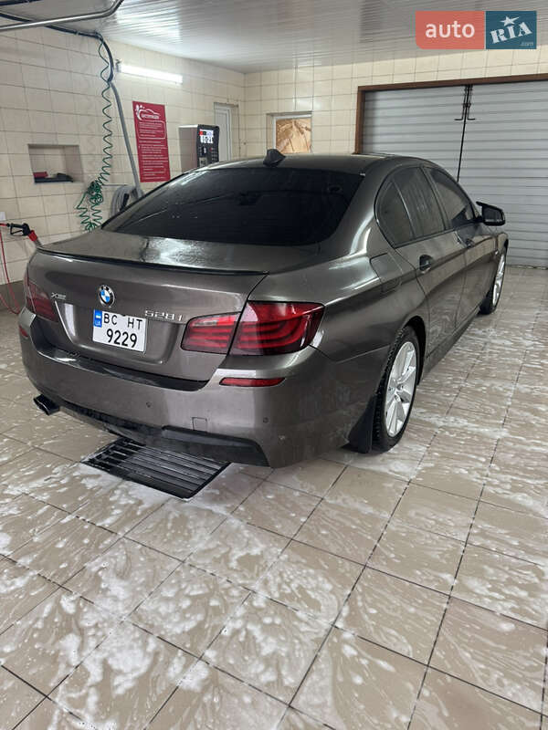Седан BMW 5 Series 2012 в Жовкве