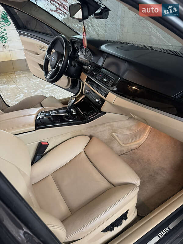 Седан BMW 5 Series 2012 в Жовкве