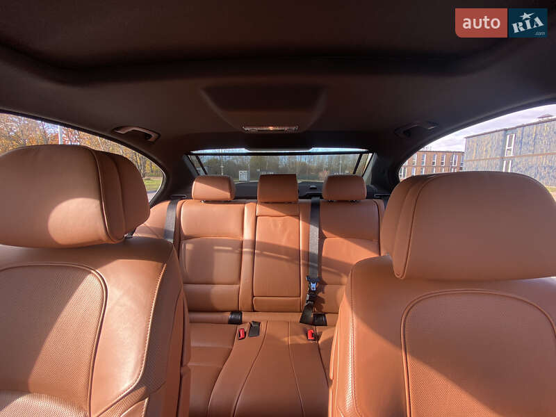 Седан BMW 5 Series 2014 в Чернигове