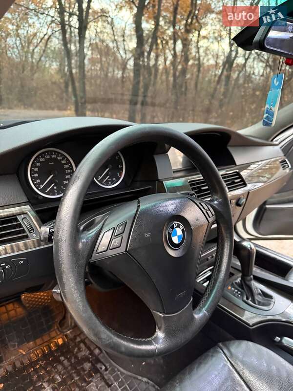 Седан BMW 5 Series 2004 в Новомосковске