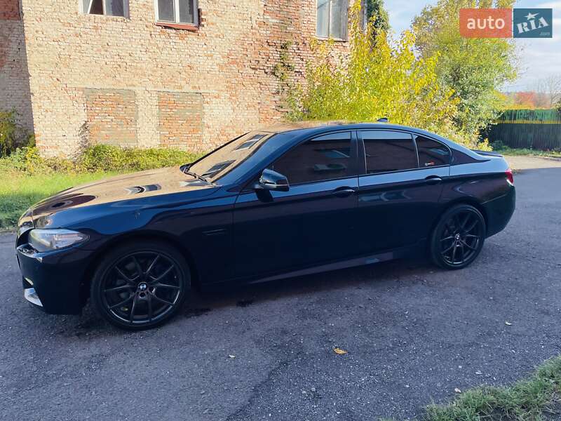 Седан BMW 5 Series 2015 в Ужгороде