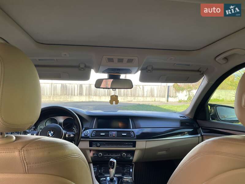 Седан BMW 5 Series 2015 в Ужгороде