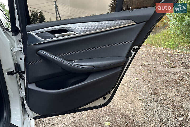 Седан BMW 5 Series 2017 в Львове фото 13 Седан BMW 5 Series 2017 в Львове