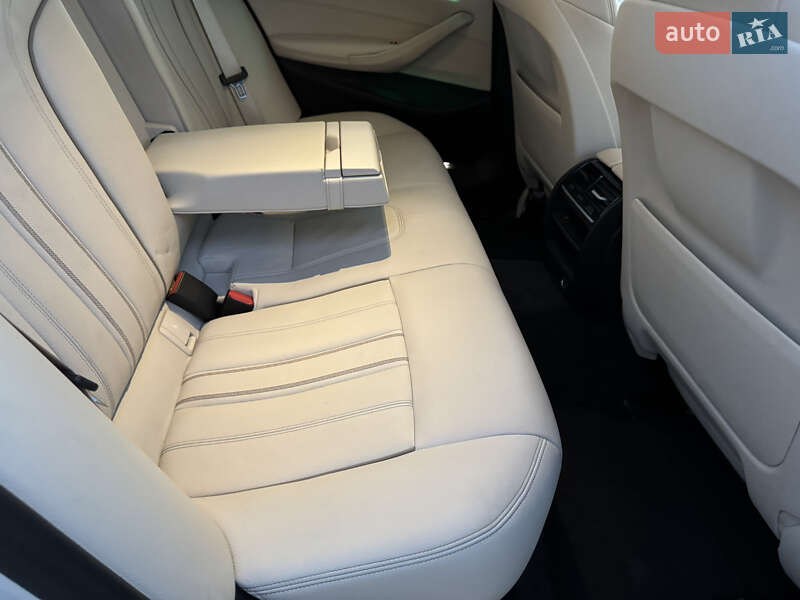 Седан BMW 5 Series 2018 в Виннице