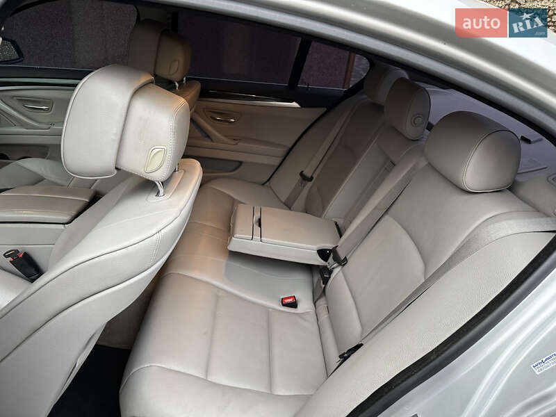 Седан BMW 5 Series 2012 в Сваляве