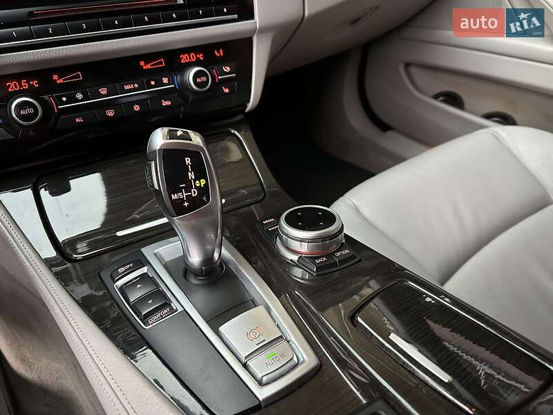 Седан BMW 5 Series 2012 в Сваляве