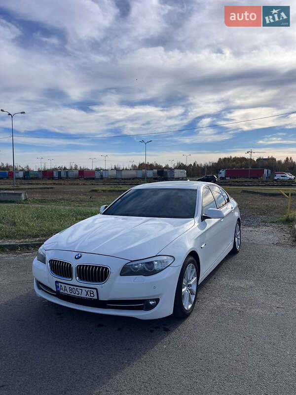 Седан BMW 5 Series 2013 в Львове