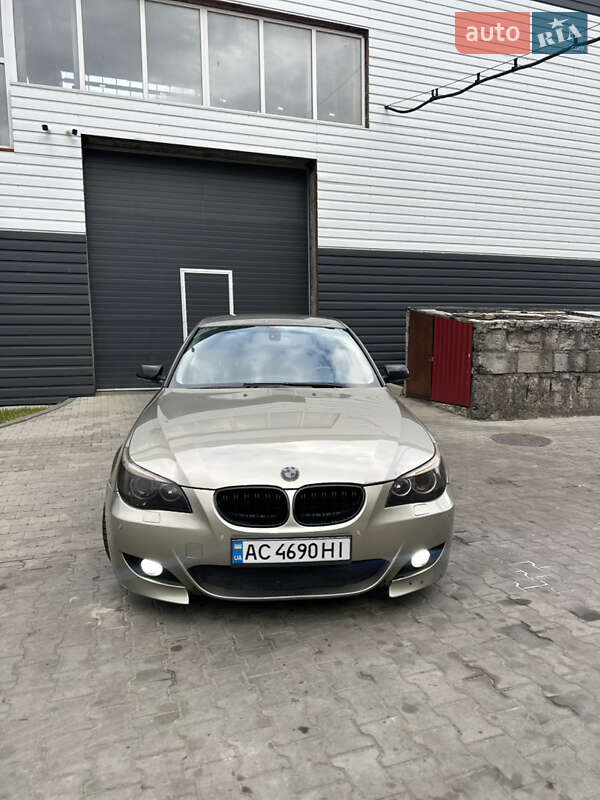 Седан BMW 5 Series 2004 в Львові