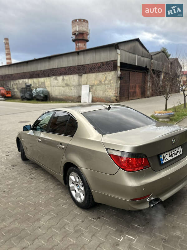 Седан BMW 5 Series 2004 в Львові