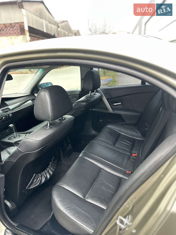 Седан BMW 5 Series 2004 в Львові