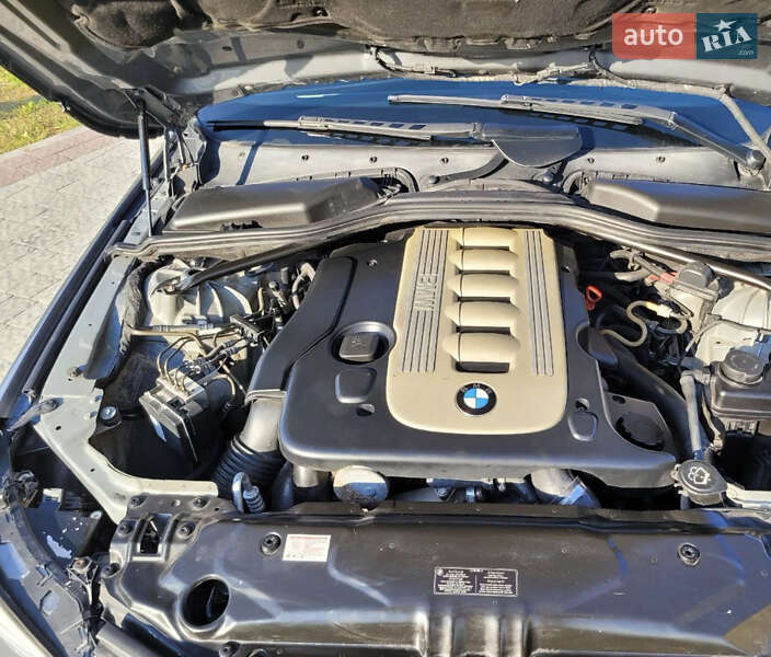 Седан BMW 5 Series 2004 в Львове