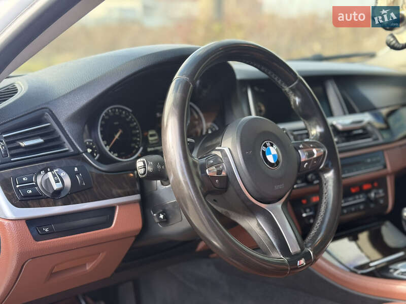Седан BMW 5 Series 2012 в Березане