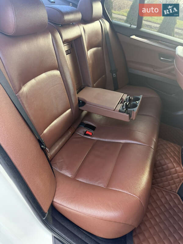 Седан BMW 5 Series 2012 в Березане