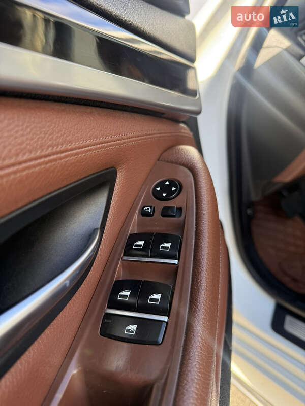 Седан BMW 5 Series 2012 в Березане