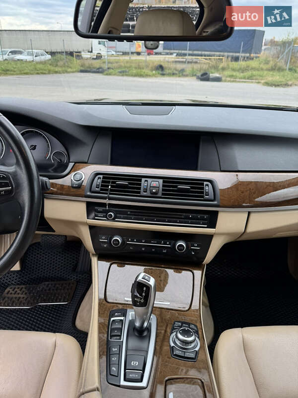 Седан BMW 5 Series 2012 в Львове