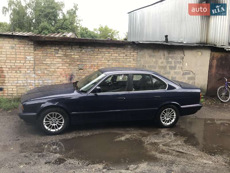 Седан BMW 5 Series 1989 в Киеве