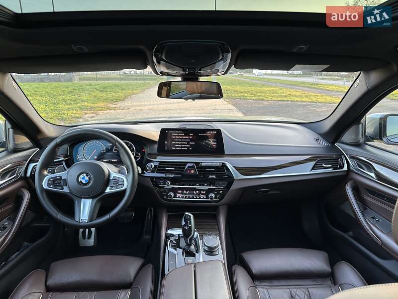 Седан BMW 5 Series 2018 в Львове