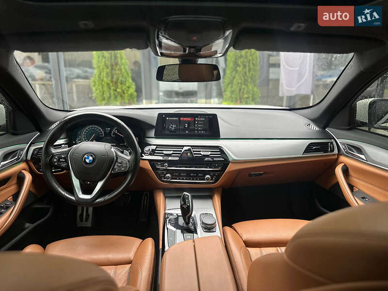 Седан BMW 5 Series 2017 в Львове