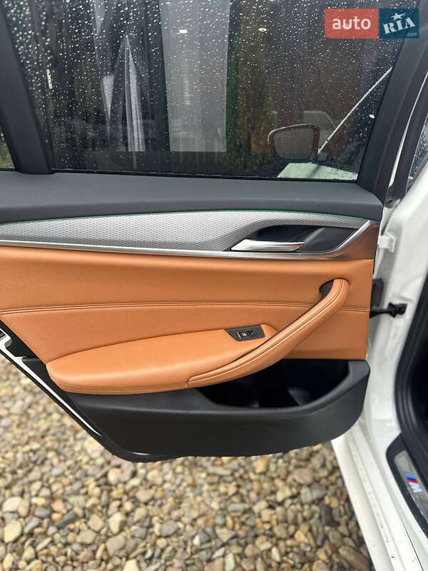 Седан BMW 5 Series 2017 в Львове