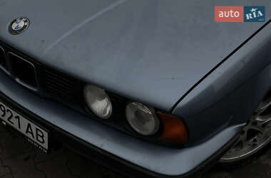 Седан BMW 5 Series 1988 в Киеве