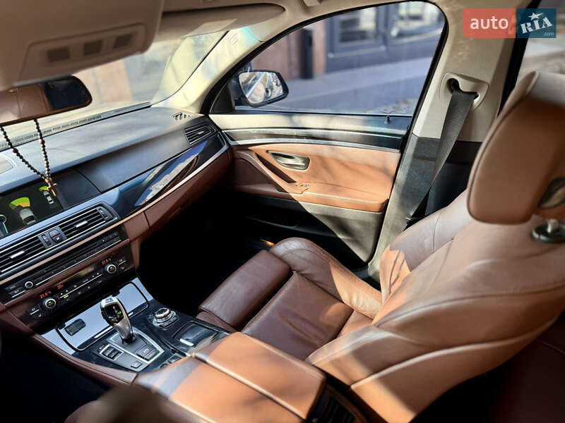 Седан BMW 5 Series 2011 в Чернівцях