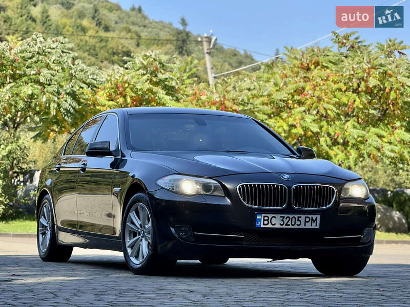 Седан BMW 5 Series 2012 в Межгорье