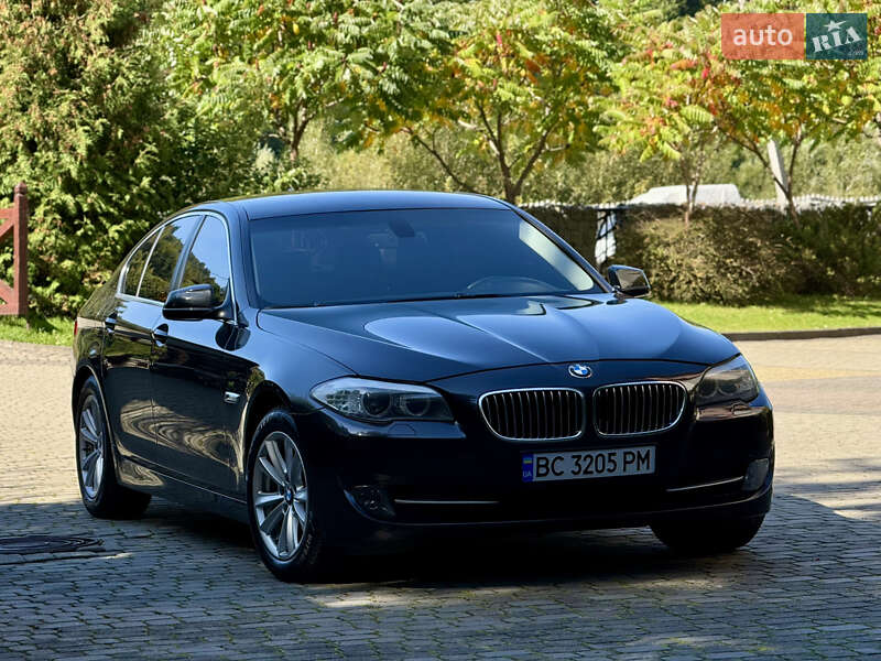 Седан BMW 5 Series 2012 в Межгорье