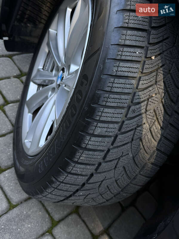 Седан BMW 5 Series 2012 в Межгорье