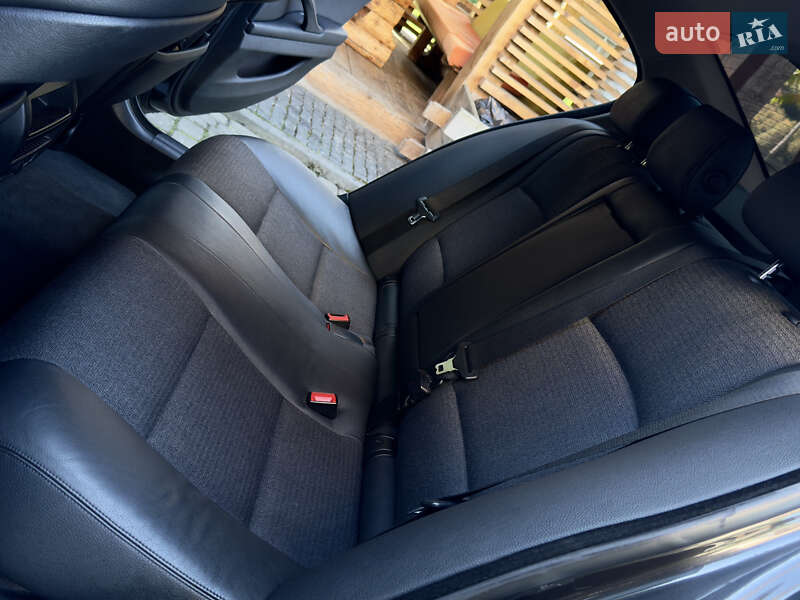 Седан BMW 5 Series 2012 в Межгорье