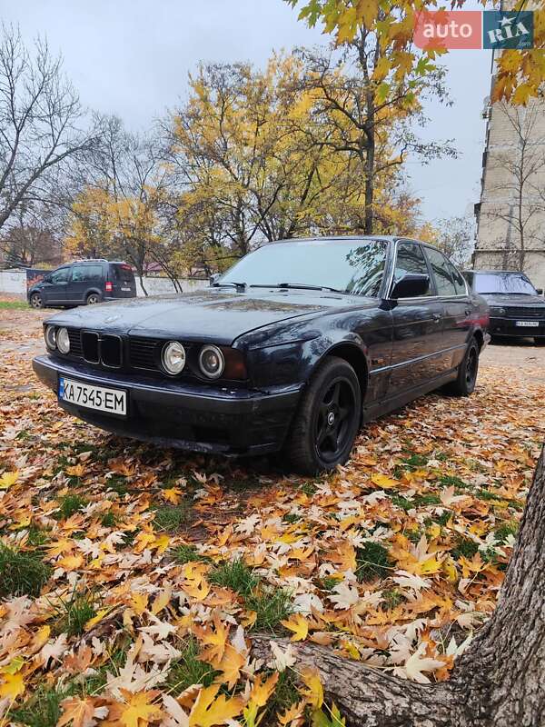Седан BMW 5 Series 1989 в Киеве