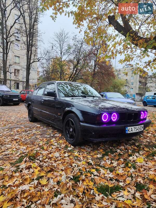 Седан BMW 5 Series 1989 в Киеве