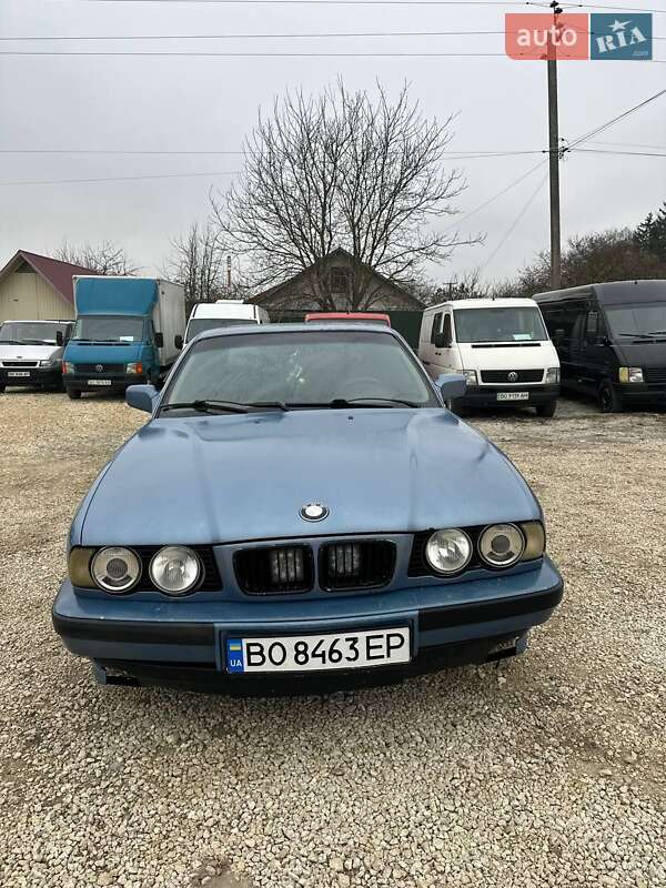 Седан BMW 5 Series 1989 в Шумске