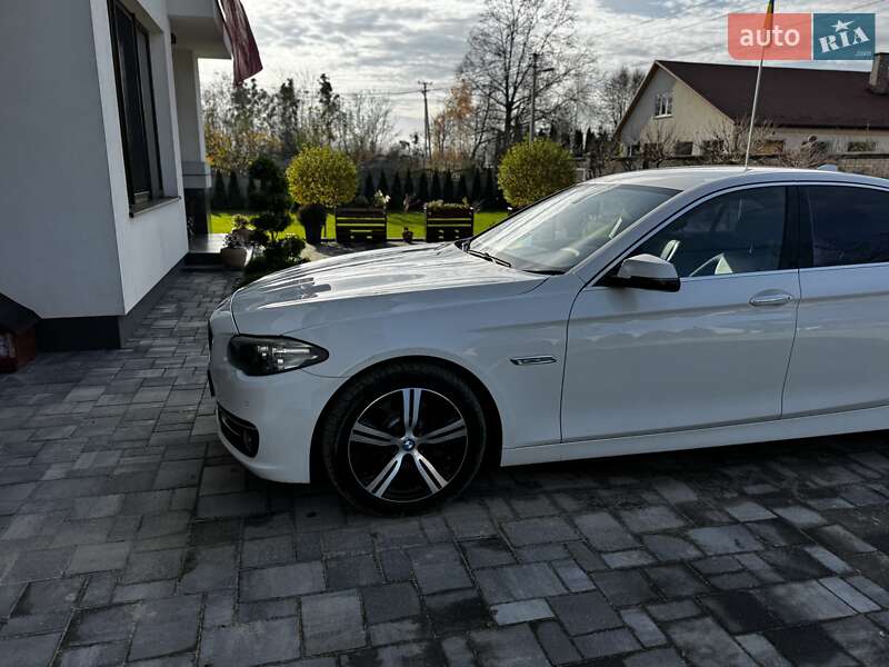 Седан BMW 5 Series 2015 в Дубно