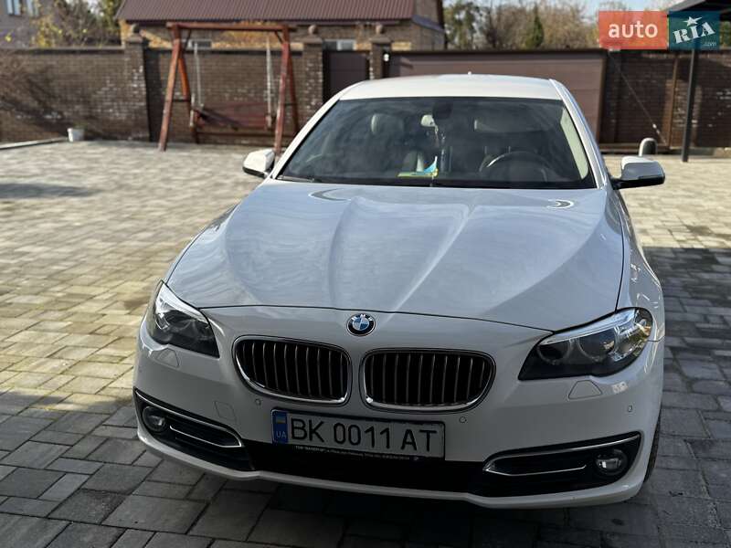 Седан BMW 5 Series 2015 в Дубно