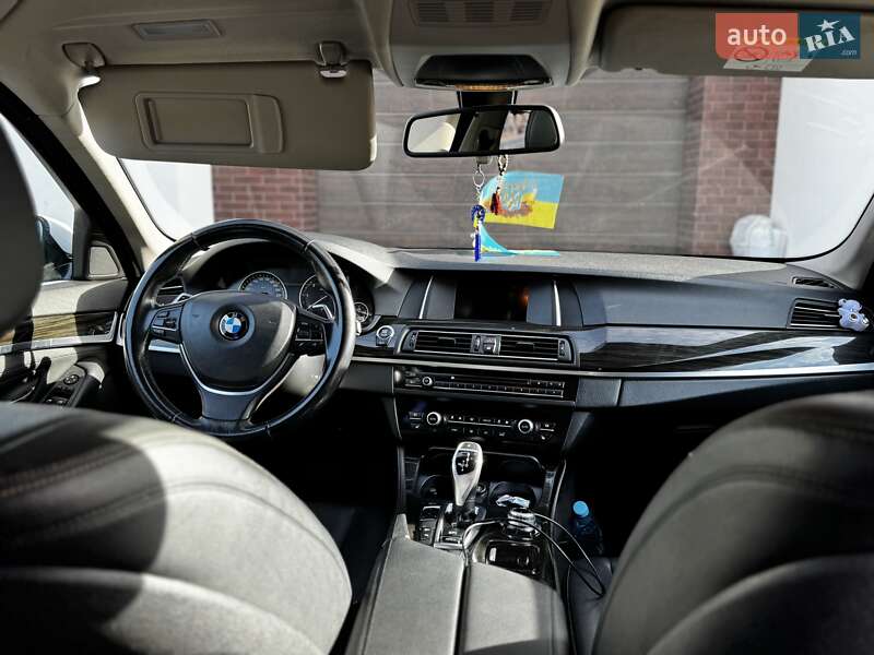Седан BMW 5 Series 2015 в Дубно