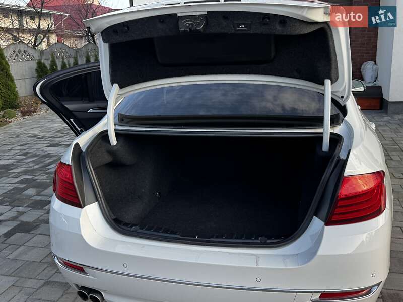 Седан BMW 5 Series 2015 в Дубно