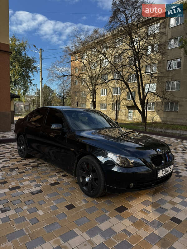 Седан BMW 5 Series 2004 в Измаиле