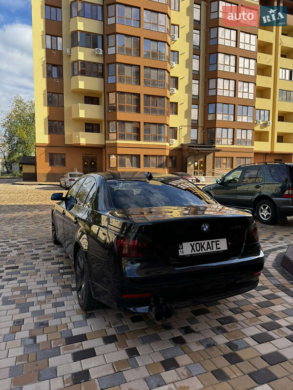 Седан BMW 5 Series 2004 в Измаиле