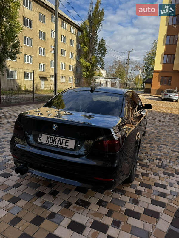 Седан BMW 5 Series 2004 в Измаиле