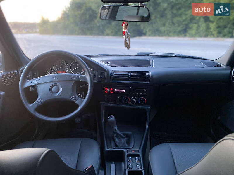 Седан BMW 5 Series 1994 в Виннице