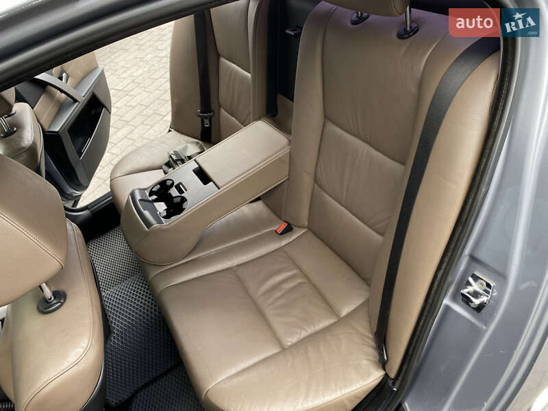 Седан BMW 5 Series 2004 в Долине фото 30 Седан BMW 5 Series 2004 в Долине