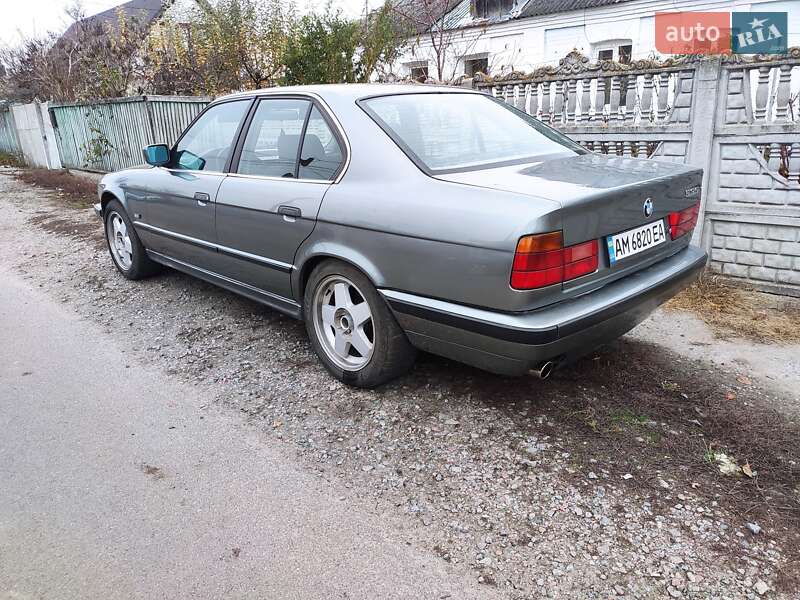 Седан BMW 5 Series 1988 в Белой Церкви